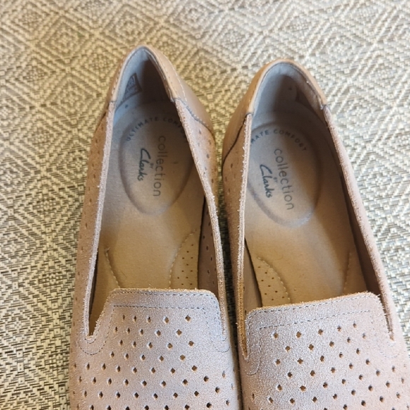 Clarks JULIET HAYES Suede Sand low-heel Loafers - Picture 3 of 7